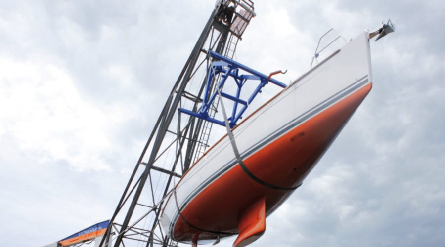 Tanken und Kranen während der Boatshow